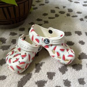 Little girl crocs size 6
